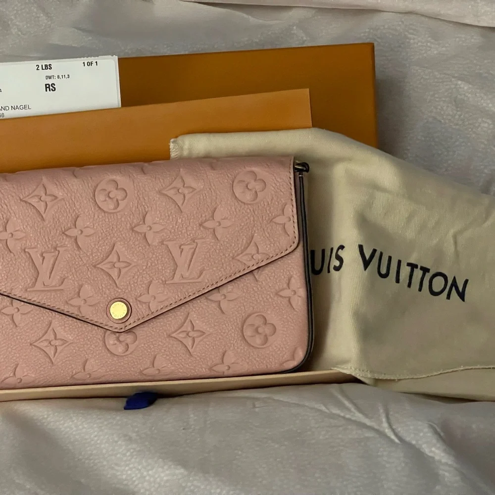 Louis Vuitton pochette Felicie gm soft pink 100% authentic full inclusion new